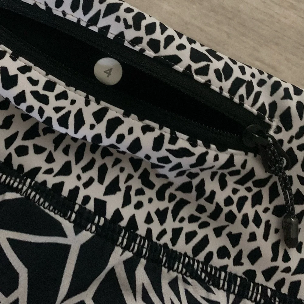 Lululemon Speed Shorts - Picture 9 of 10